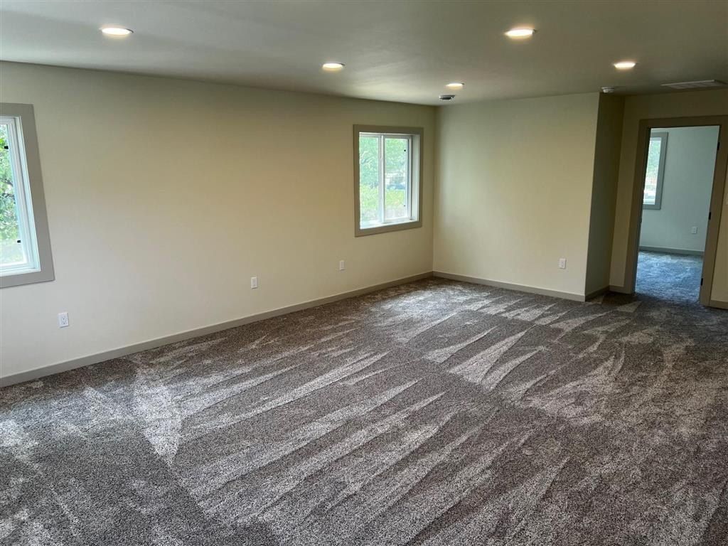 Land Listing Agent Photo