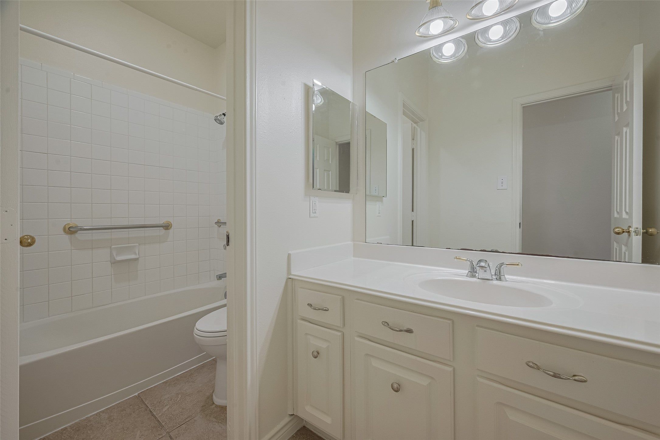Land Listing Agent Photo