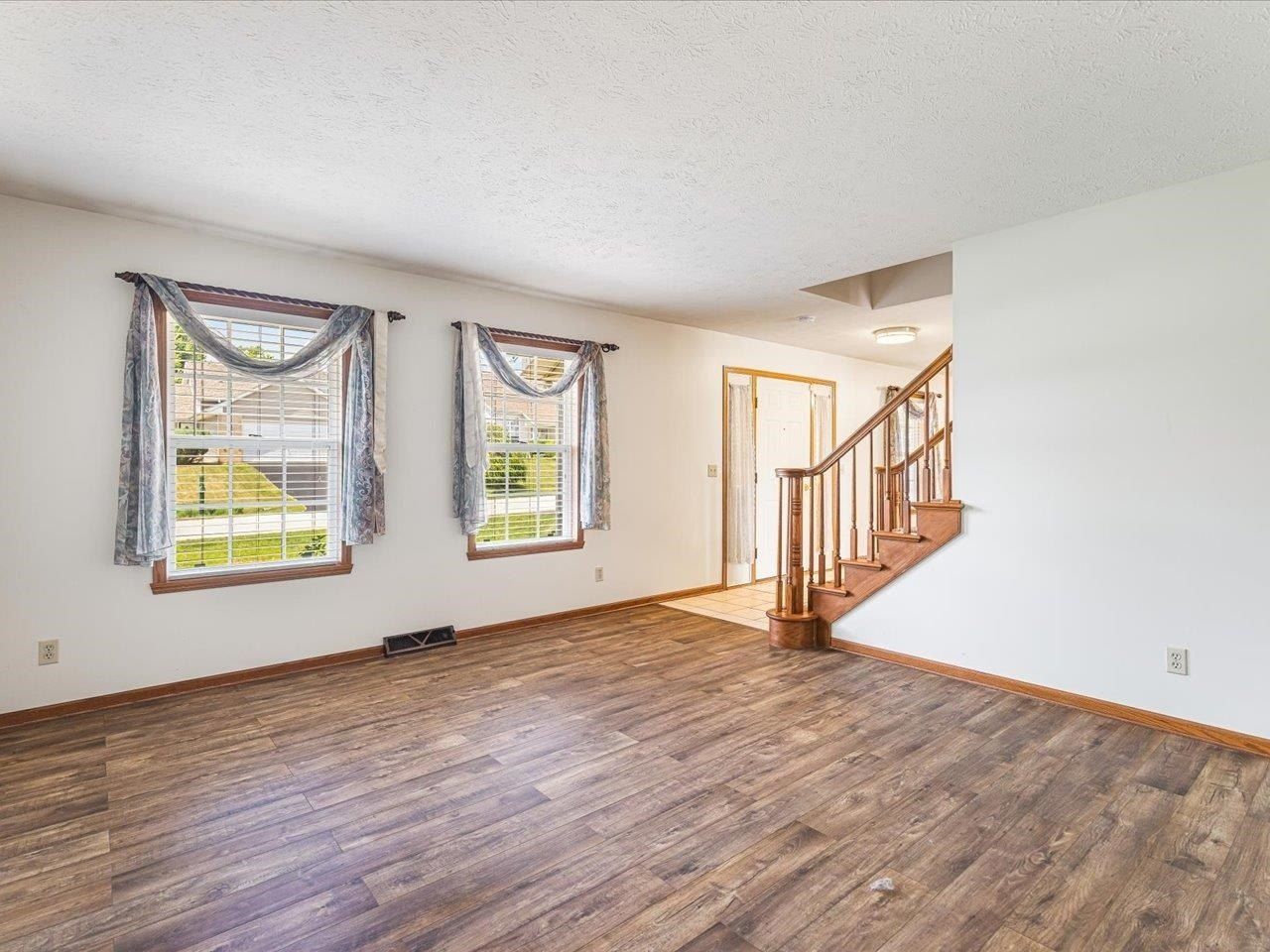 Land Listing Agent Photo