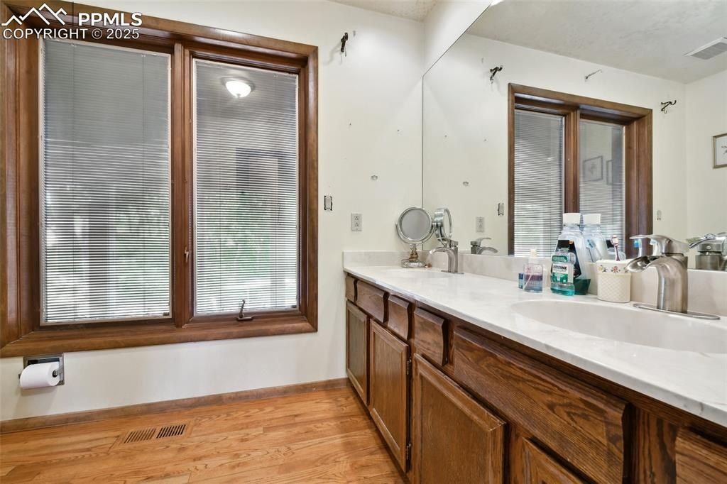 Land Listing Agent Photo