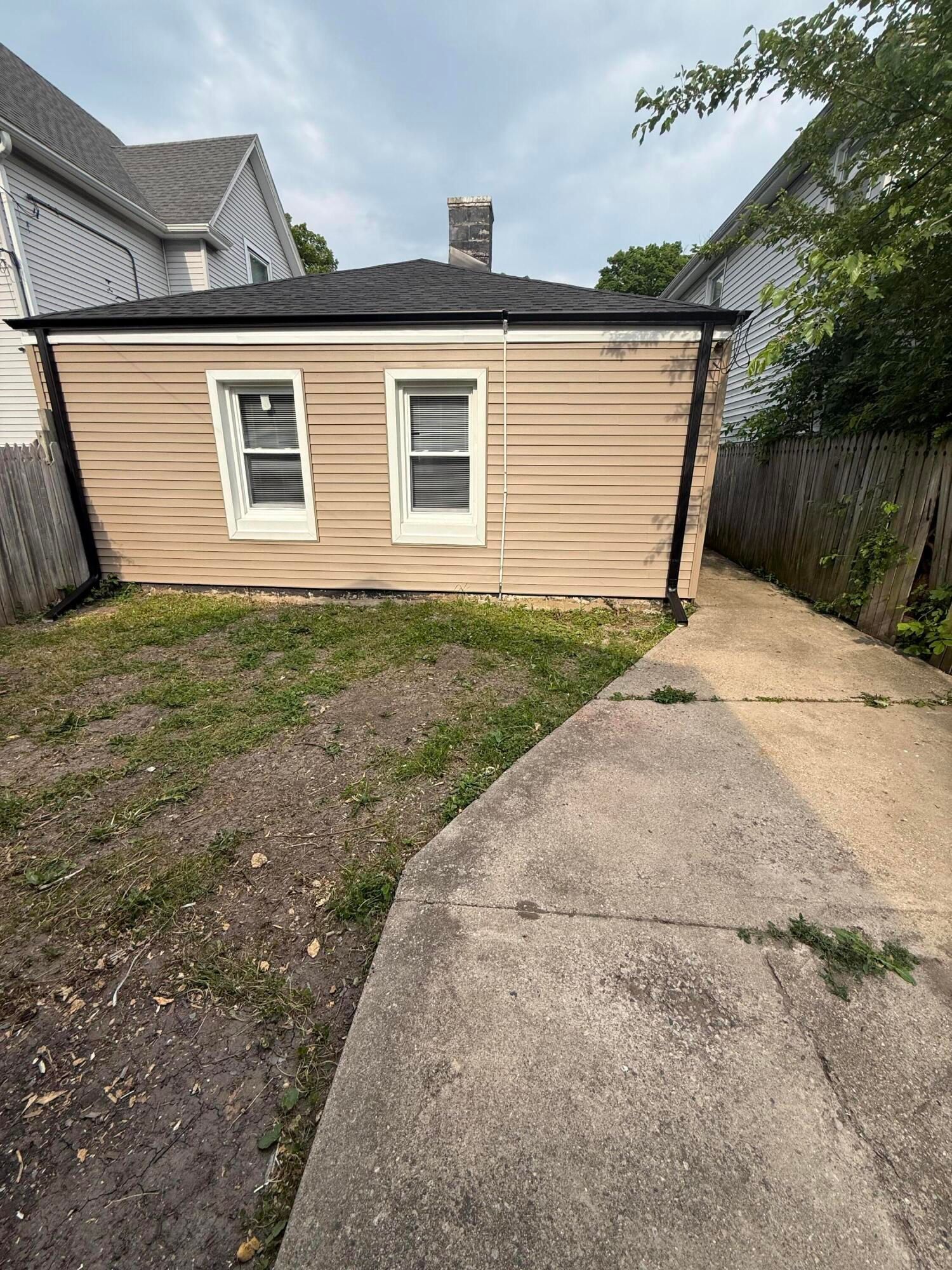 Land Listing Agent Photo