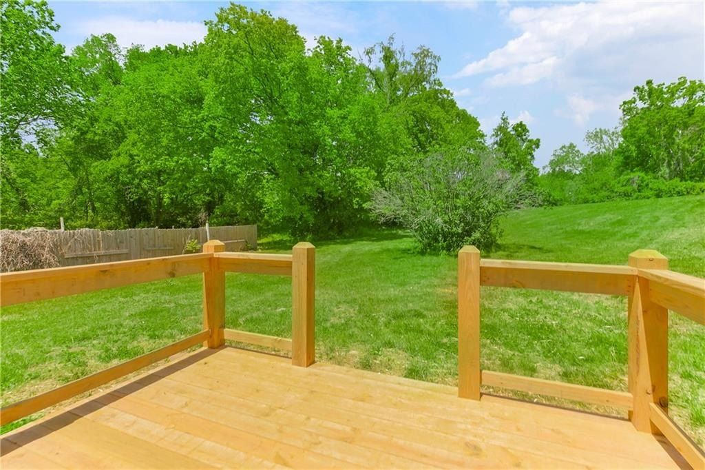 Land Listing Agent Photo