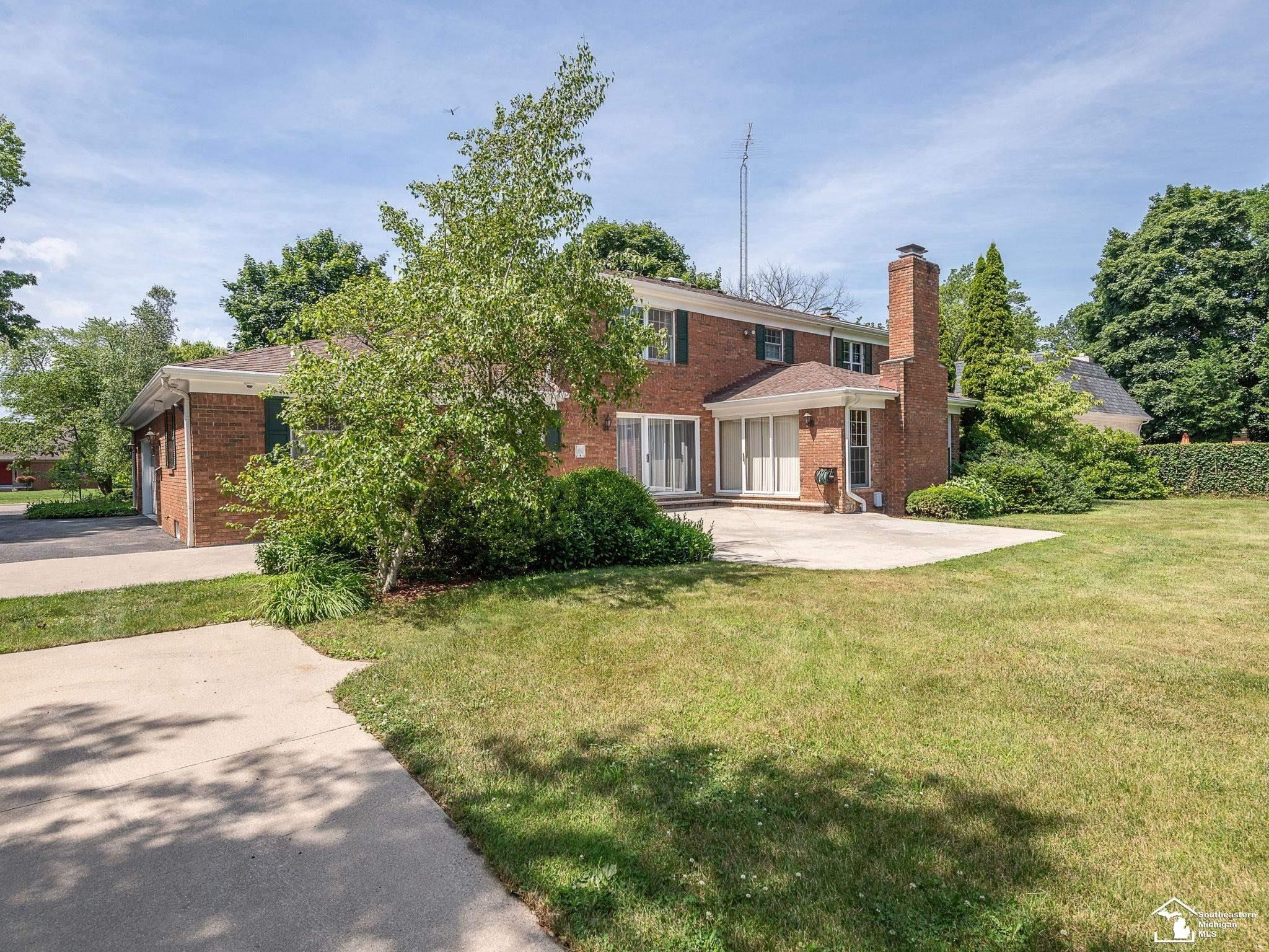 Land Listing Agent Photo