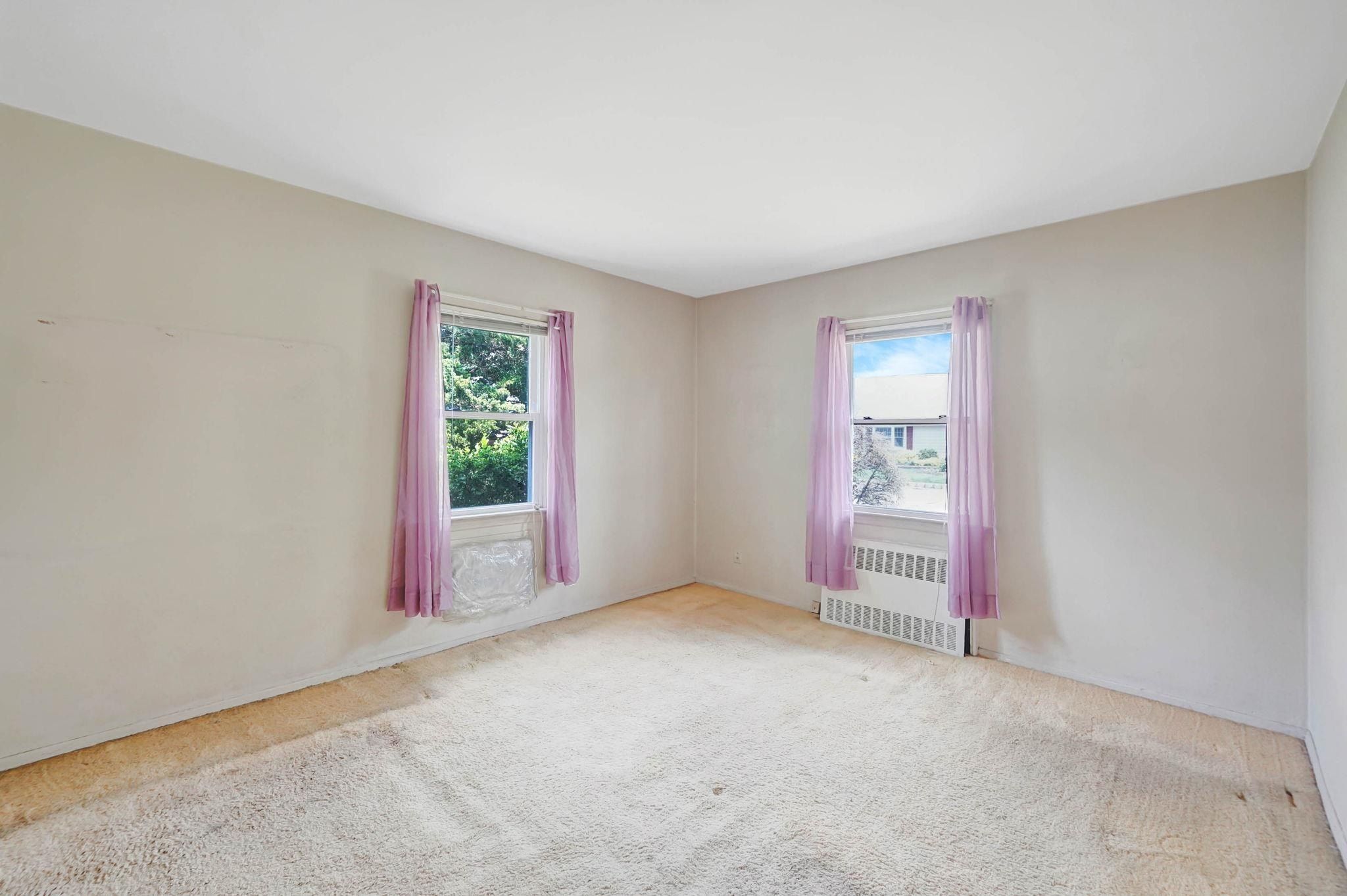 Land Listing Agent Photo