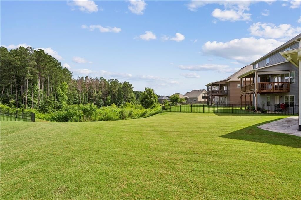 Land Listing Agent Photo