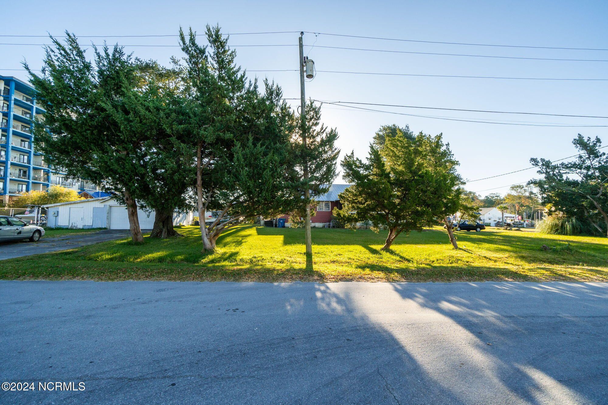 Land Listing Agent Photo