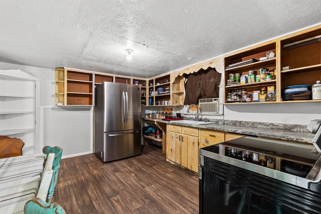 Land Listing Agent Photo