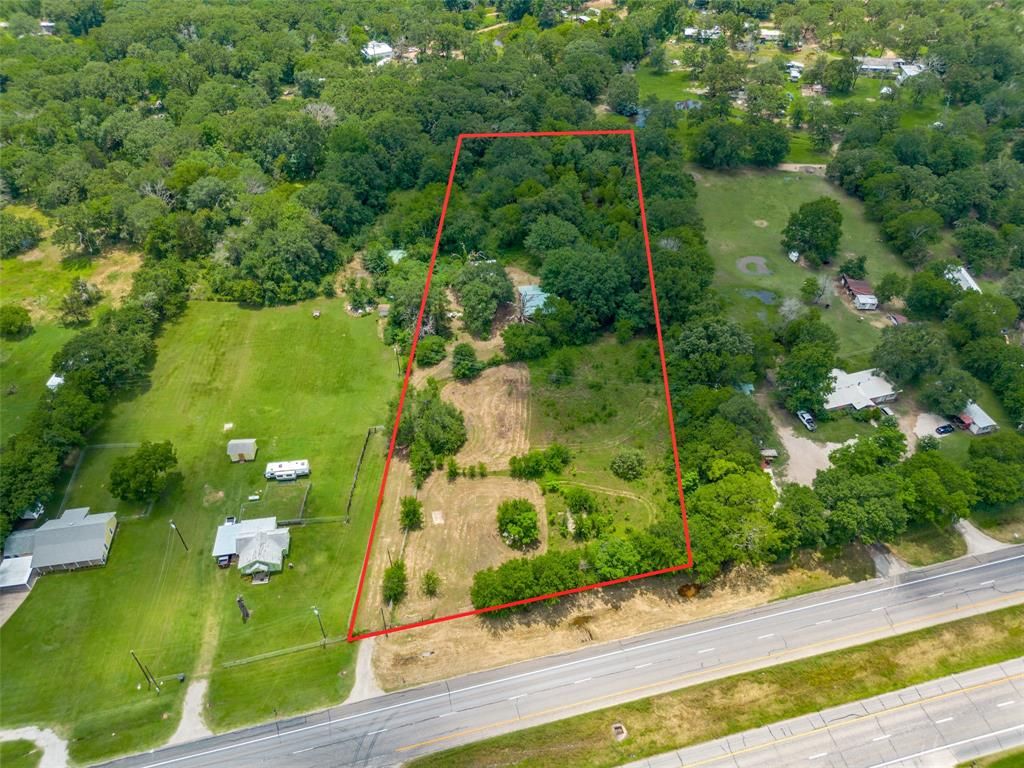 Land Listing Agent Photo