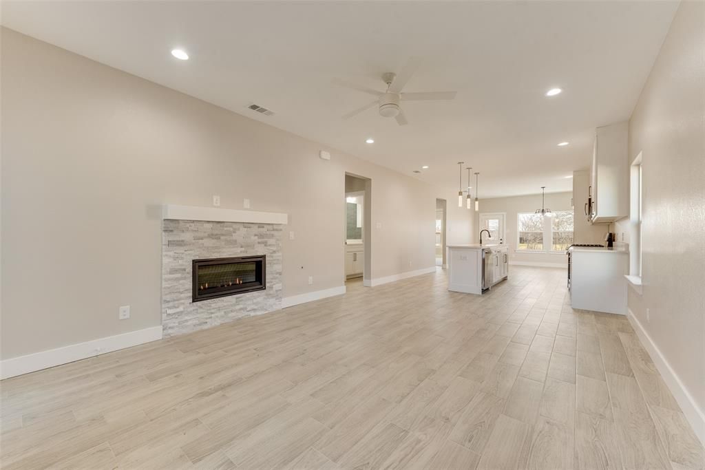 Land Listing Agent Photo