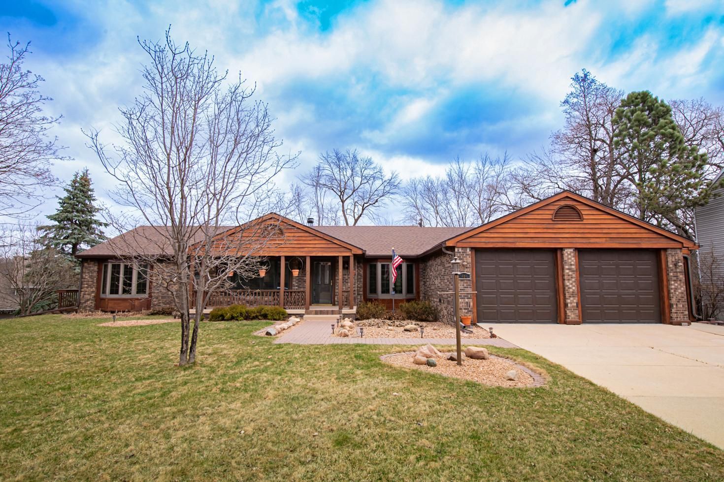 Land Listing Agent Photo