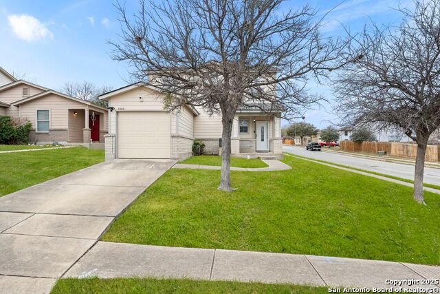 Land Listing Agent Photo