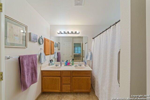 Land Listing Agent Photo