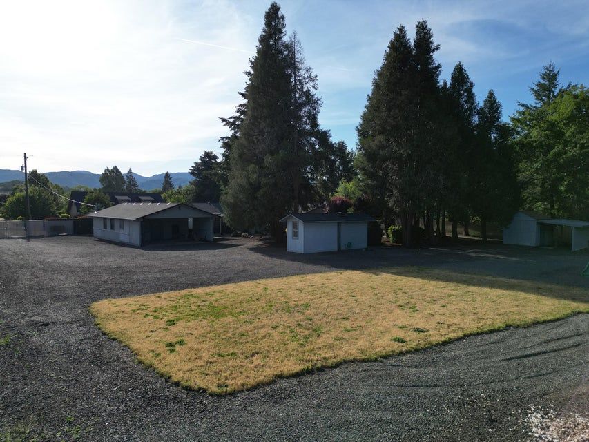 Land Listing Agent Photo