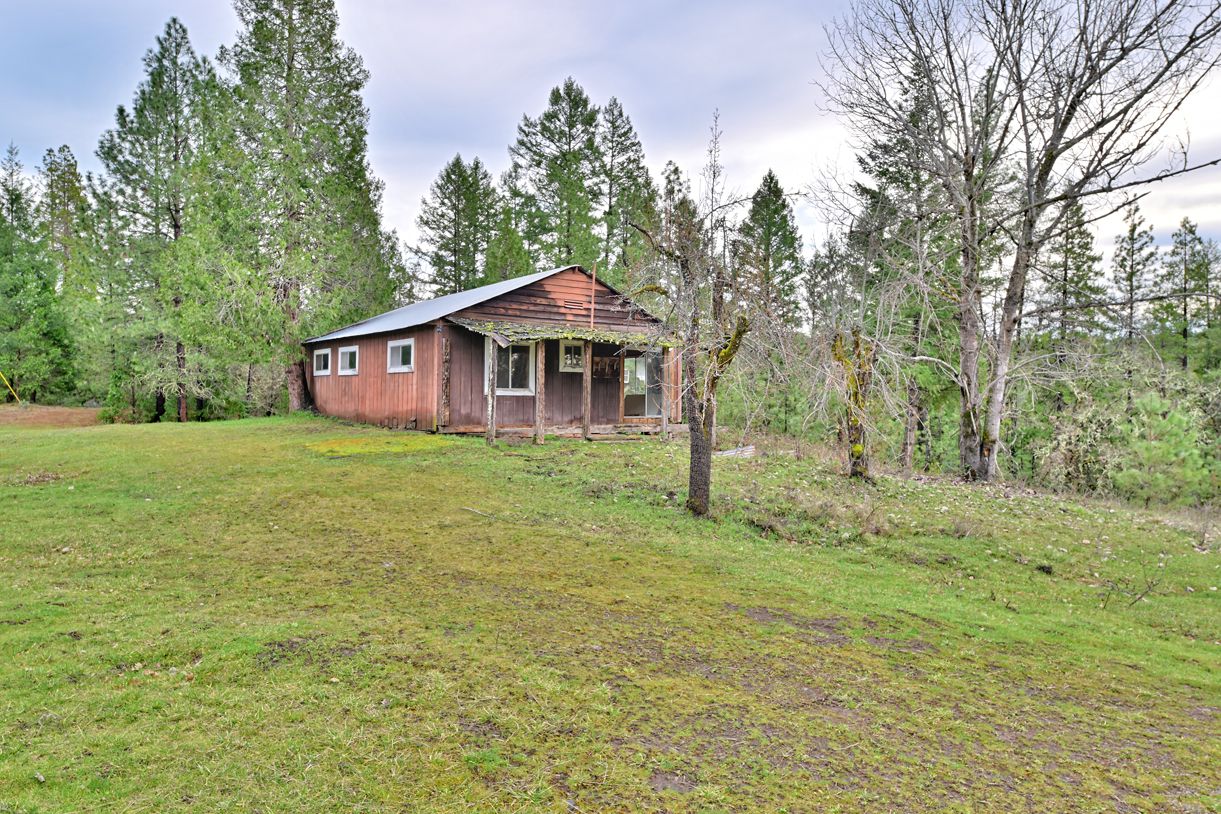 Land Listing Agent Photo