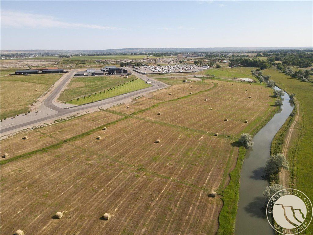 Land Listing Agent Photo