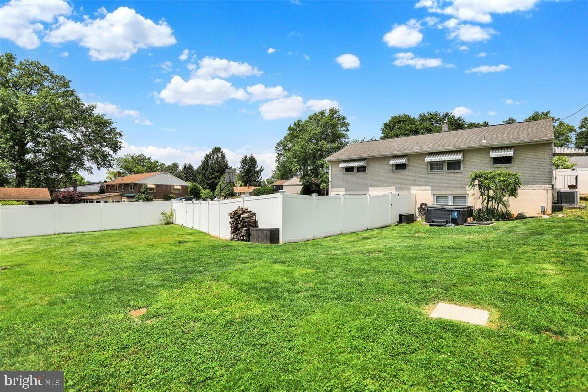 Land Listing Agent Photo