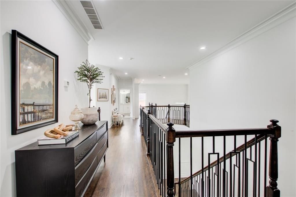 Land Listing Agent Photo