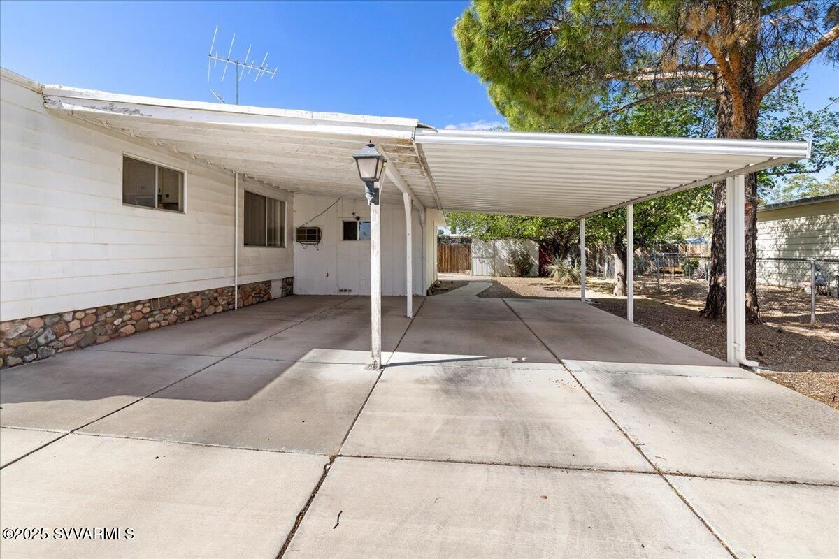 Land Listing Agent Photo