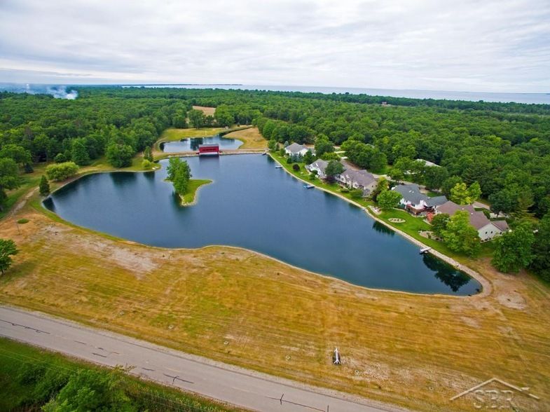 Land Listing Agent Photo