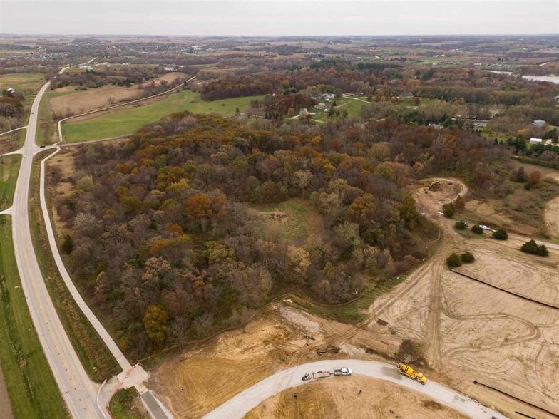 Land Listing Agent Photo