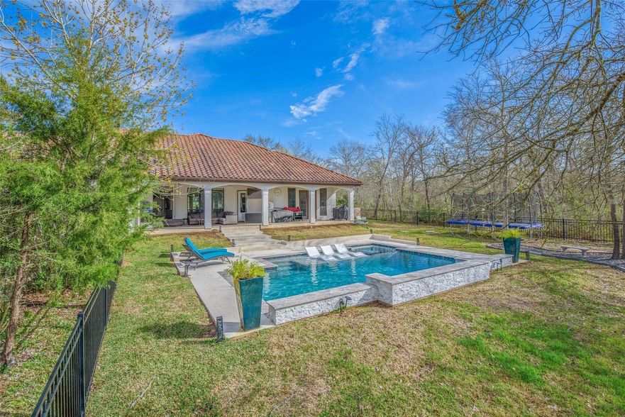 Land Listing Agent Photo