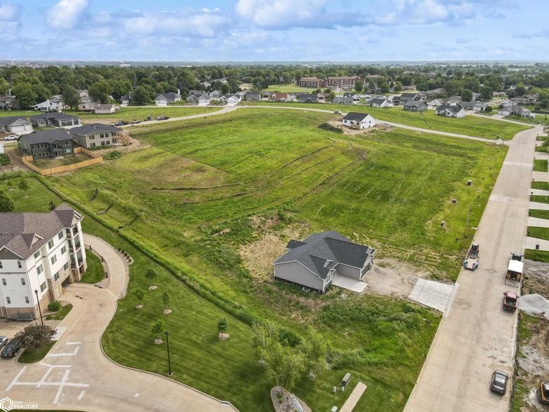 Land Listing Agent Photo