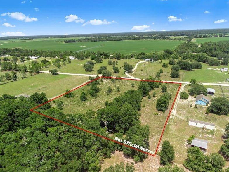 Land Listing Agent Photo
