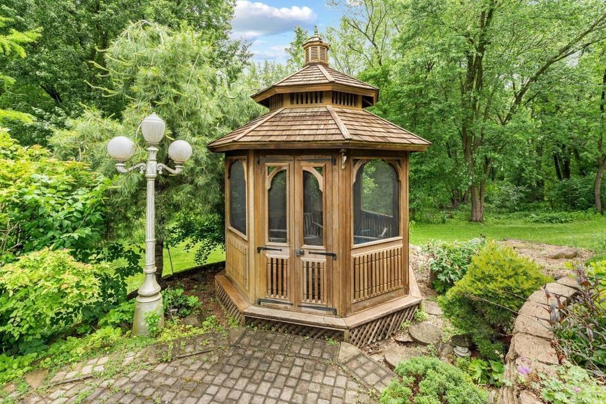 Land Listing Agent Photo