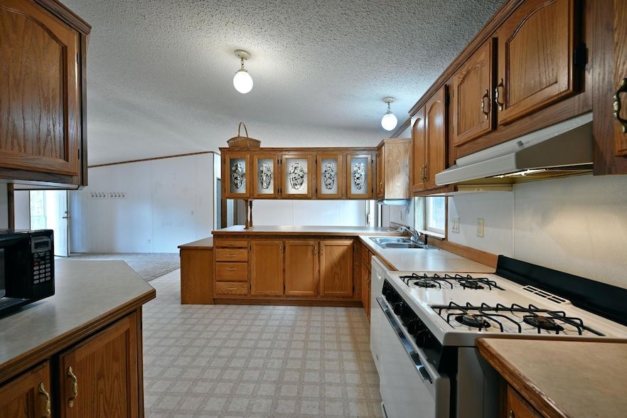 Land Listing Agent Photo