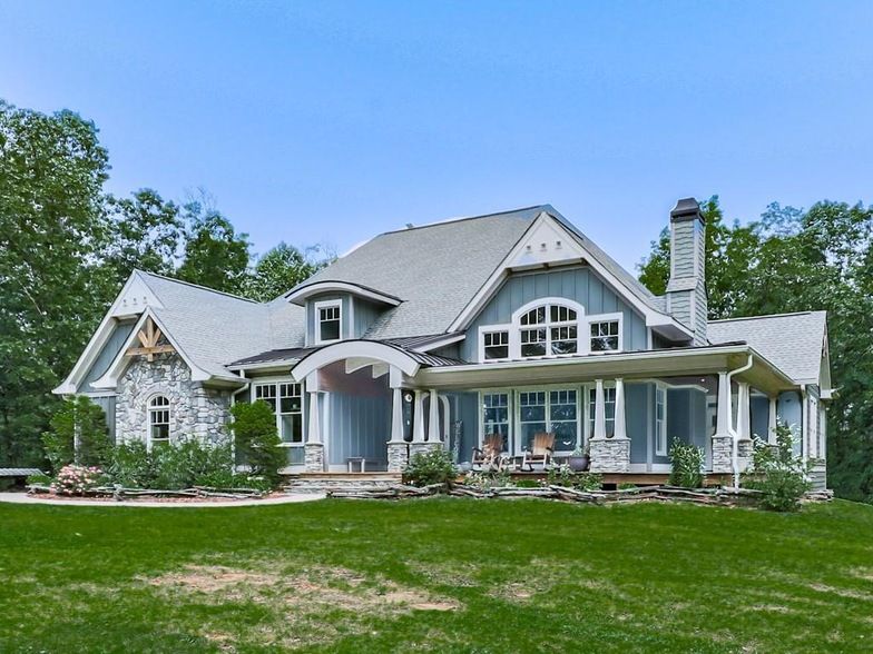 Land Listing Agent Photo