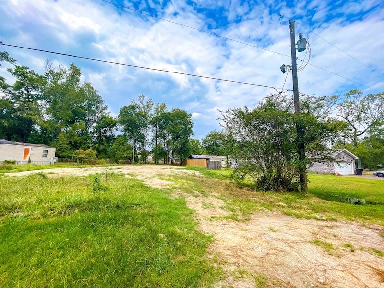Land Listing Agent Photo