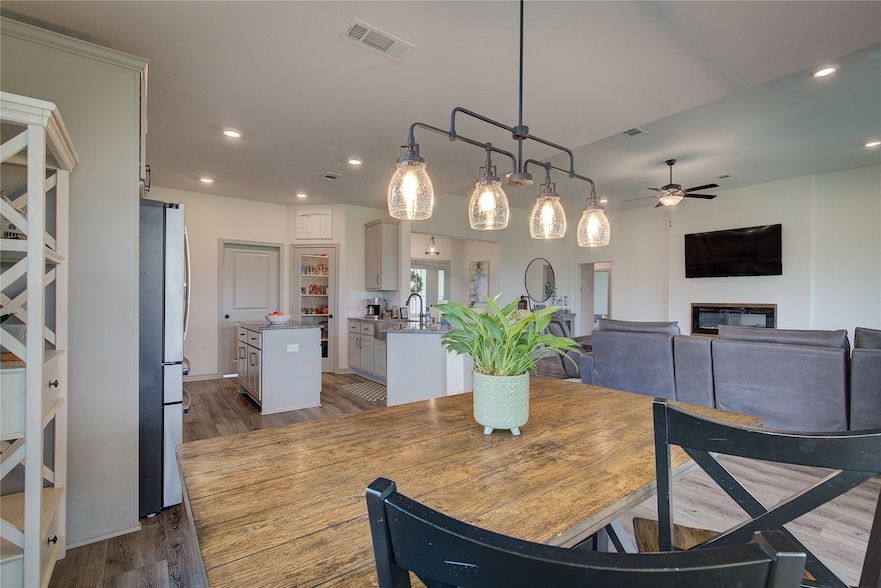 Land Listing Agent Photo