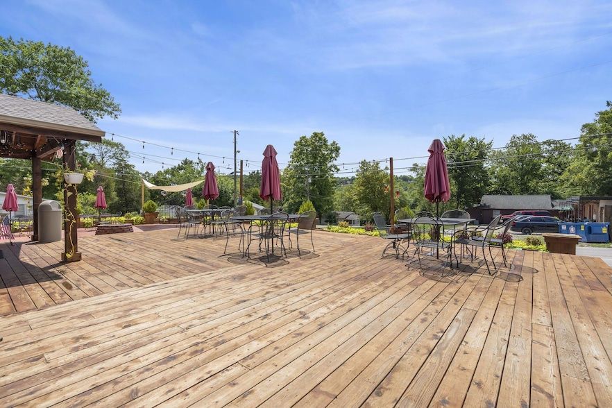 Land Listing Agent Photo