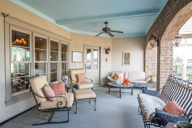 Land Listing Agent Photo