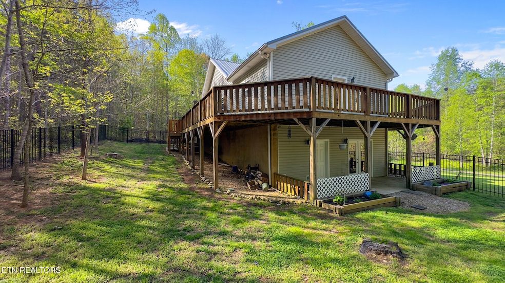 Land Listing Agent Photo