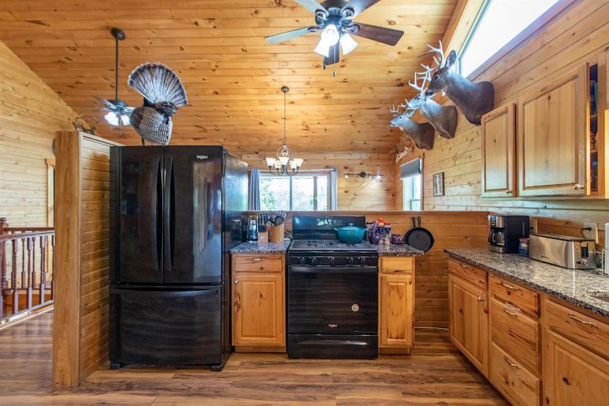 Land Listing Agent Photo