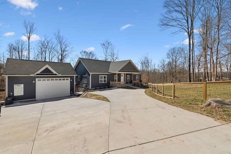 Land Listing Agent Photo