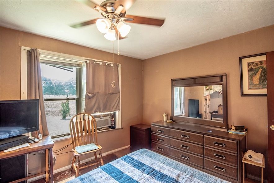 Land Listing Agent Photo