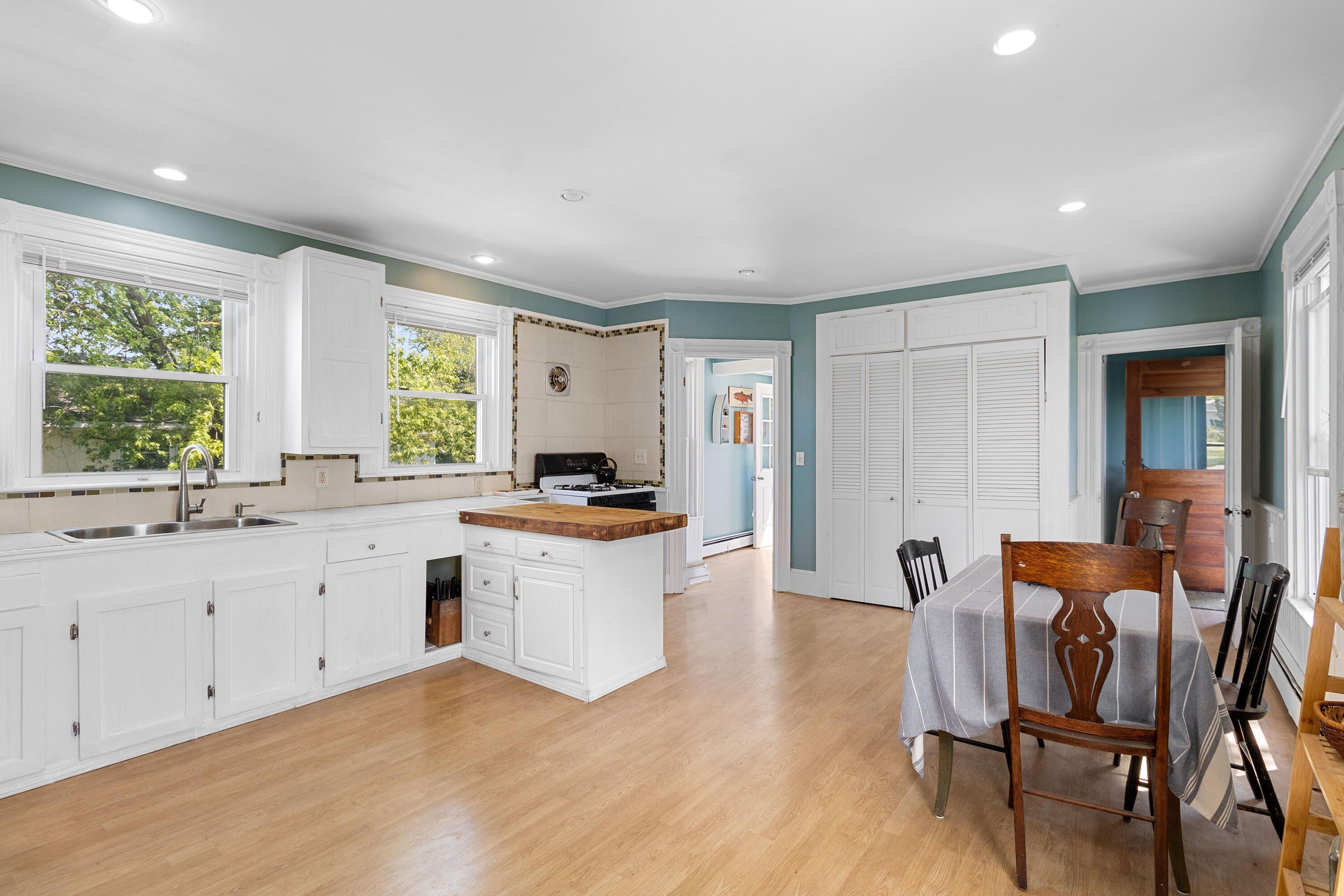 Land Listing Agent Photo