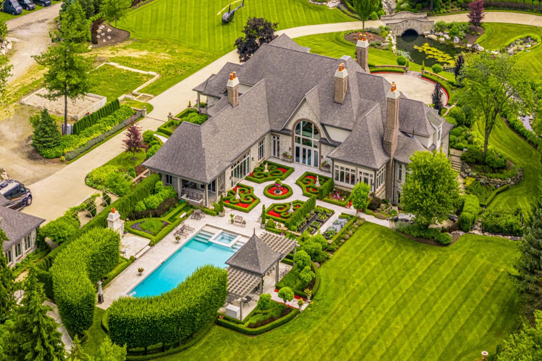 Land Listing Agent Photo