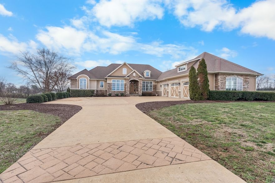 Land Listing Agent Photo