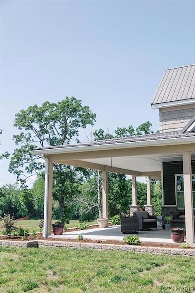 Land Listing Agent Photo