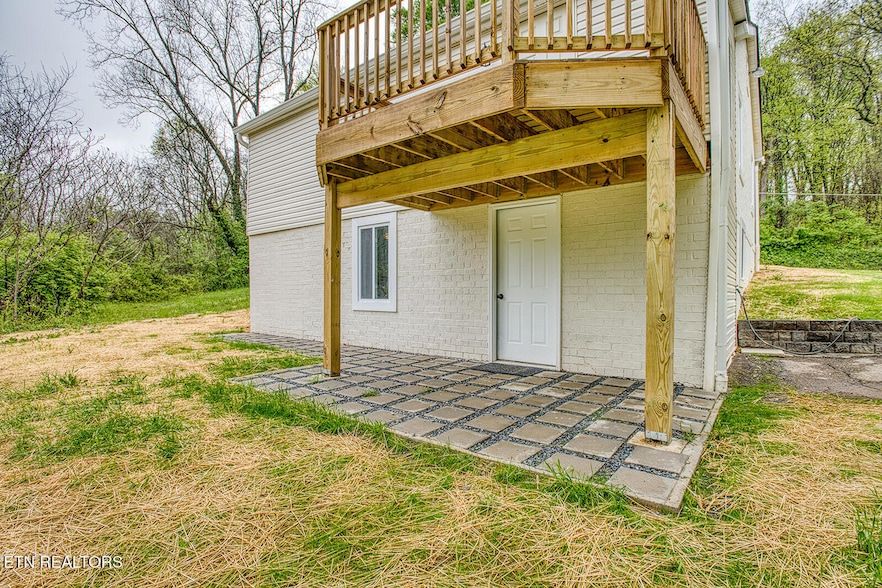 Land Listing Agent Photo