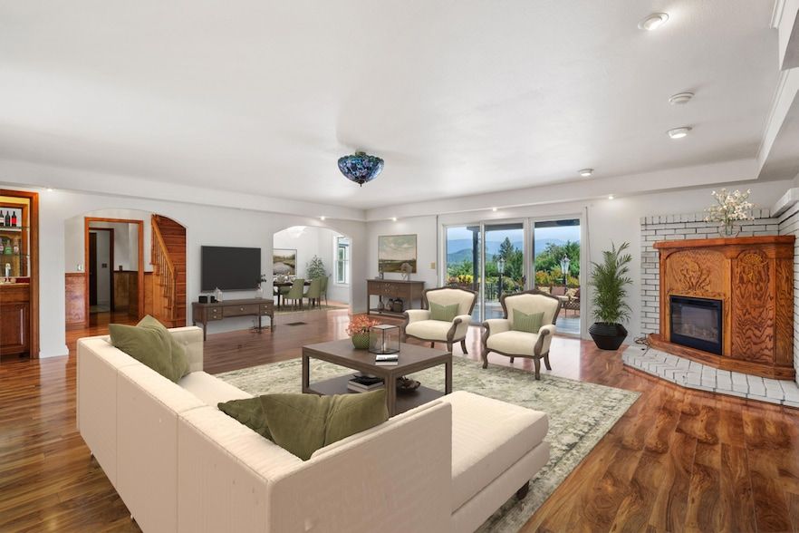 Land Listing Agent Photo