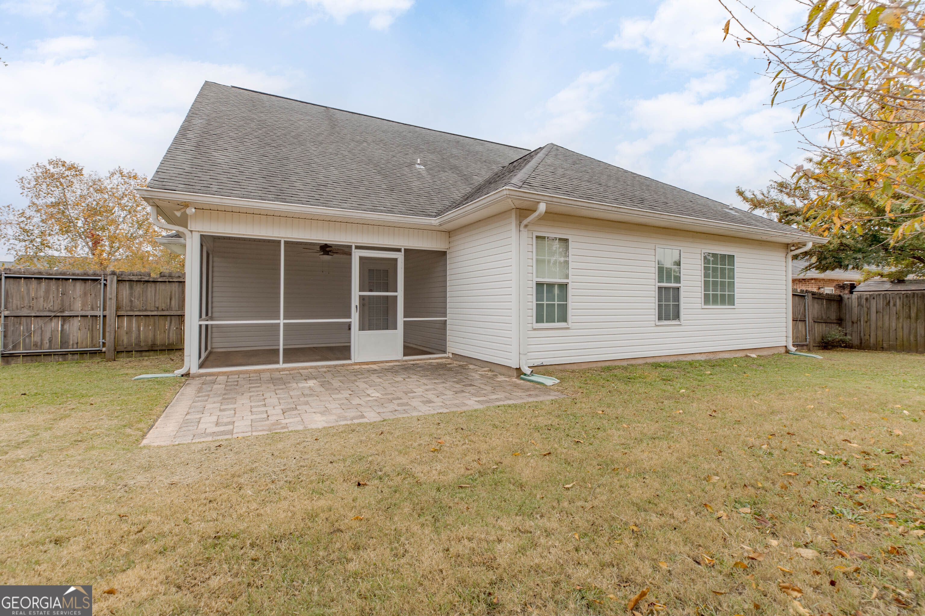Land Listing Agent Photo