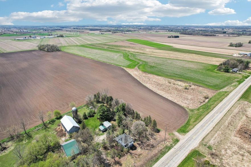 Land Listing Agent Photo
