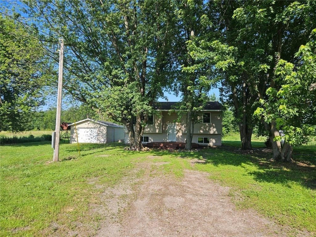 Land Listing Agent Photo