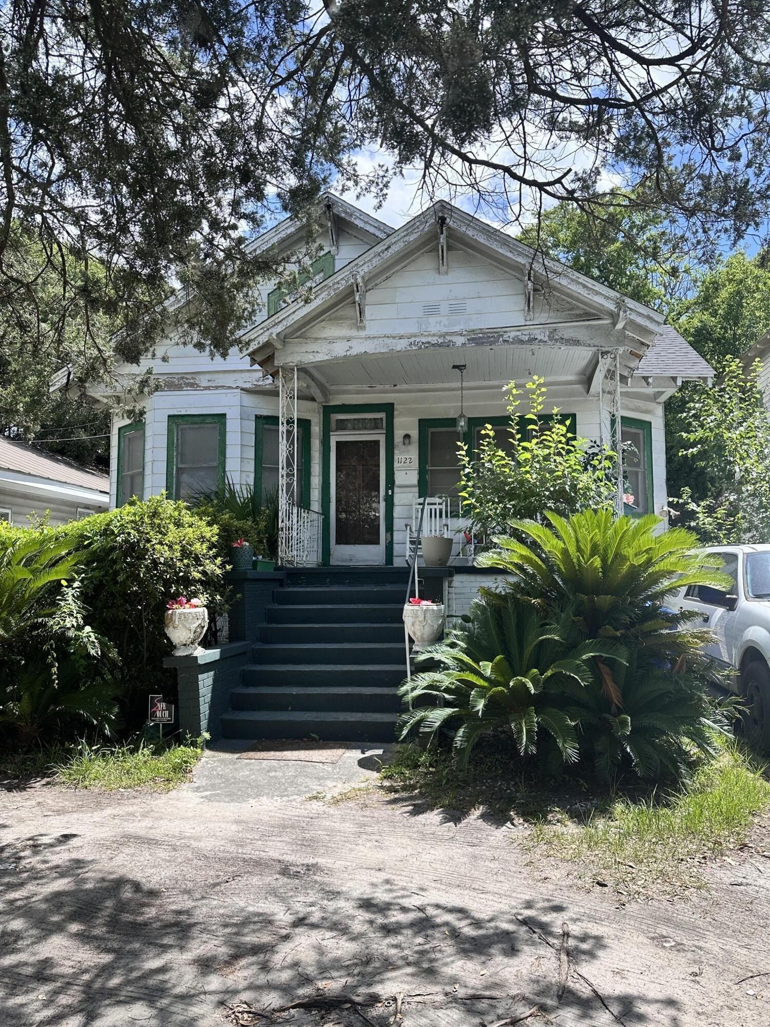 Land Listing Agent Photo