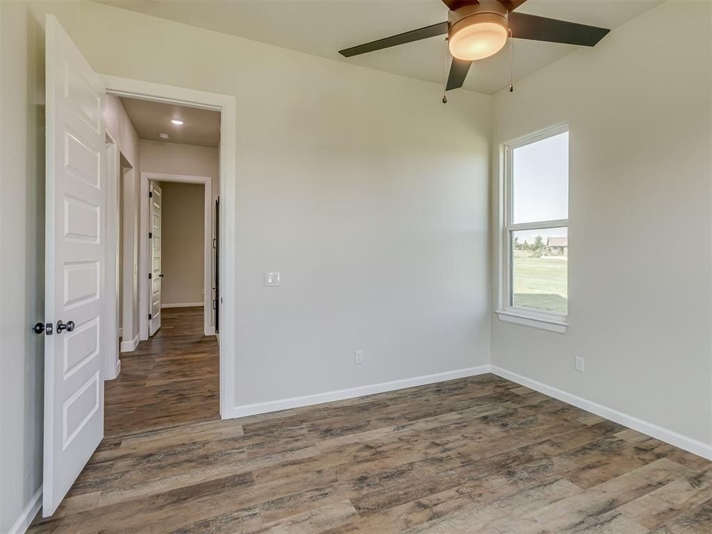 Land Listing Agent Photo