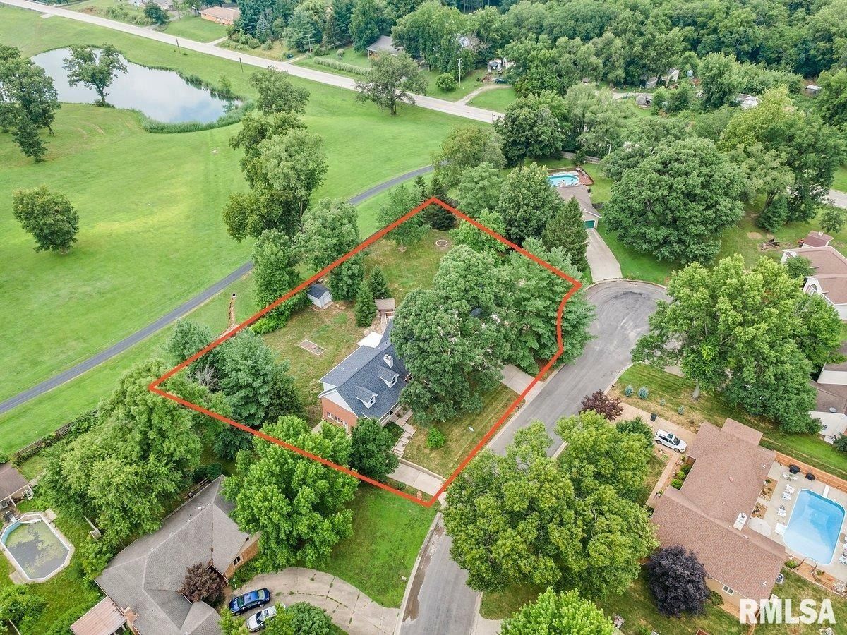 Land Listing Agent Photo